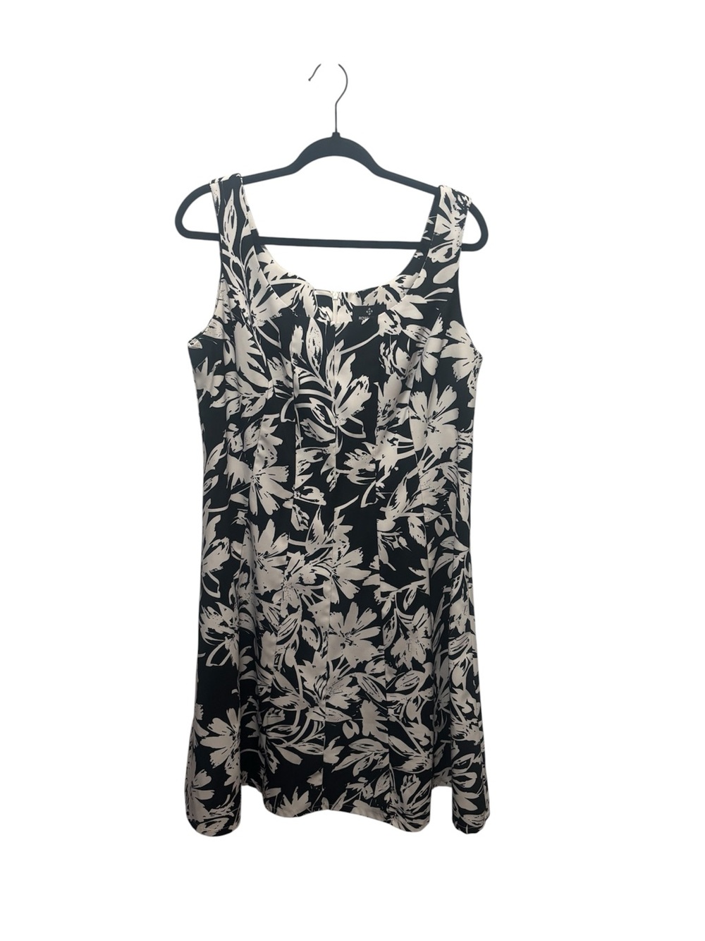 NWOT Ronni Nicole Black & White Floral Sleeveless Dress Plus Size 14W